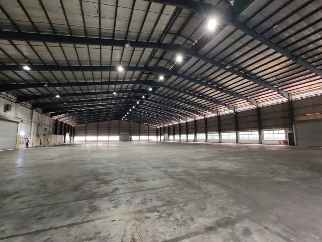 Johor Factory Malaysia Industry WhatsApp-Image-2022-11-11-at-19.42.32-1-1060x795 Johor Tebrau Factory or Warehouse with Loading Bay and Dock Leveller  